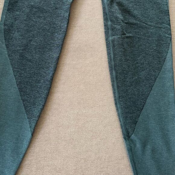 PINK Victoria’s Secret Women Heart Seamless Green Stretch Leggings size Small - Picture 5 of 6